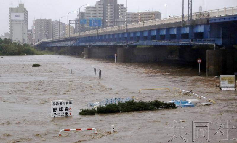 强台风“海贝思”肆虐日本。（图源：共同社）