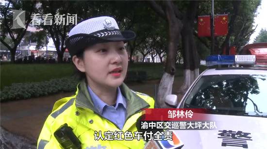 10万没了 女司机开车时扶手机单手驾驶闯大祸