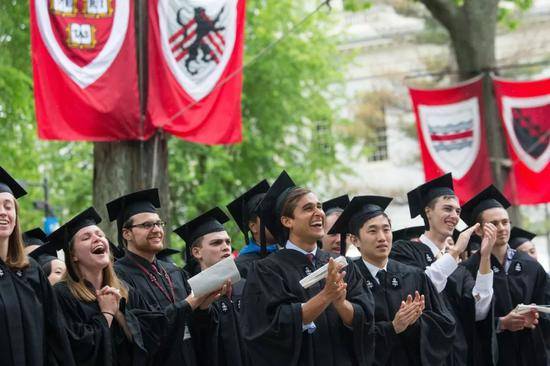 亚裔招生歧视案宣判哈佛胜诉 亚裔申请名校或更难