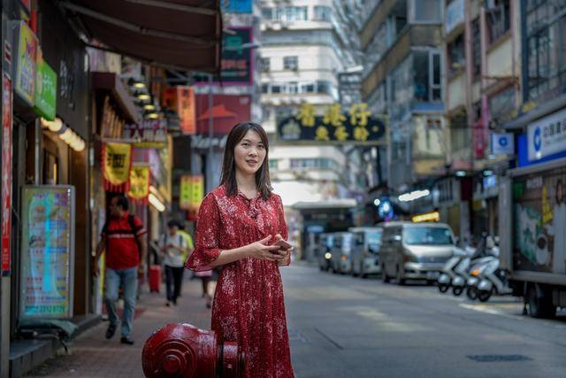 用普通话发言的港中大女生:为唤醒更多人挺身而出