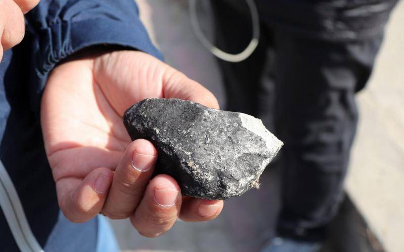 猎陨日记搜寻出现小插曲找到的“陨石”原来是煤矸石