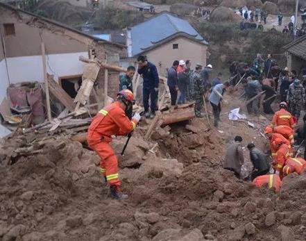 甘肃通渭发生山体塌方，3间农户住房倒塌4人死亡