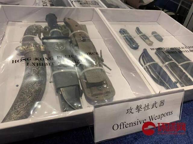 香港警方展示缴获的暴徒装备 触目惊心(图)
