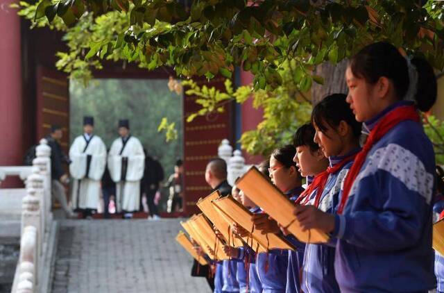 行四拜礼、演八佾舞，2019北京祭孔大典举行