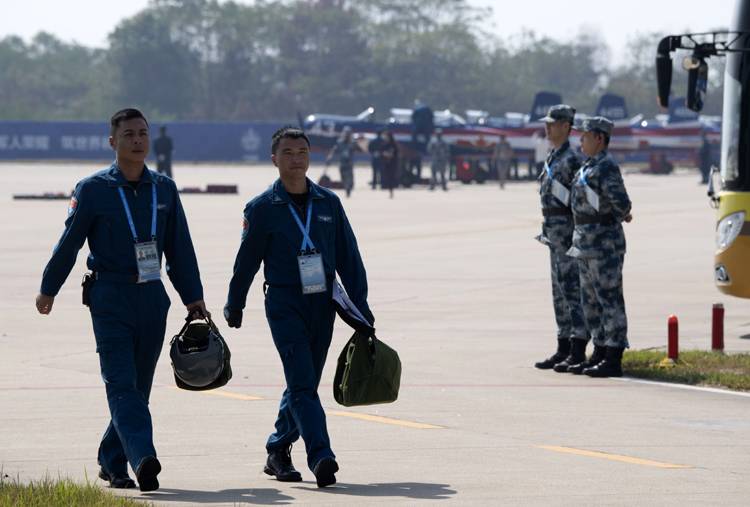 ​军运赛场 空军五项飞行比赛传捷报 中国代表队夺金