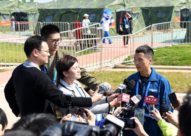 ​军运赛场 空军五项飞行比赛传捷报 中国代表队夺金