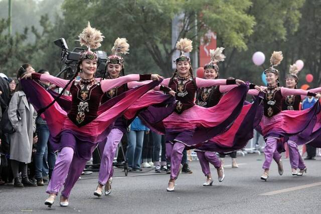 400余人巡游 2019年中关村舞蹈节开幕 组图