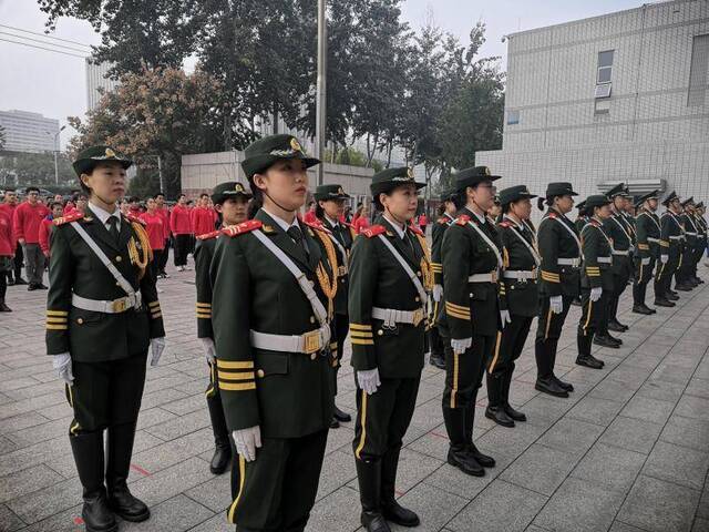 北联大成立“护旗手”校友会，国旗护卫队成校园风景线