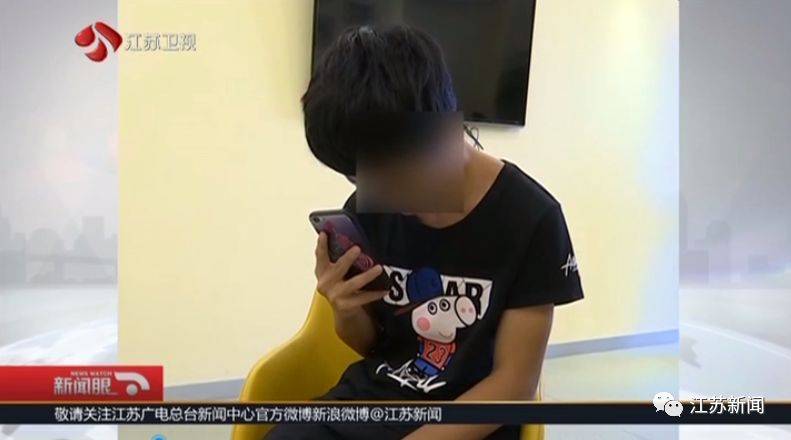 15岁少年双眼2400度近视 他的坏习惯或许你也有