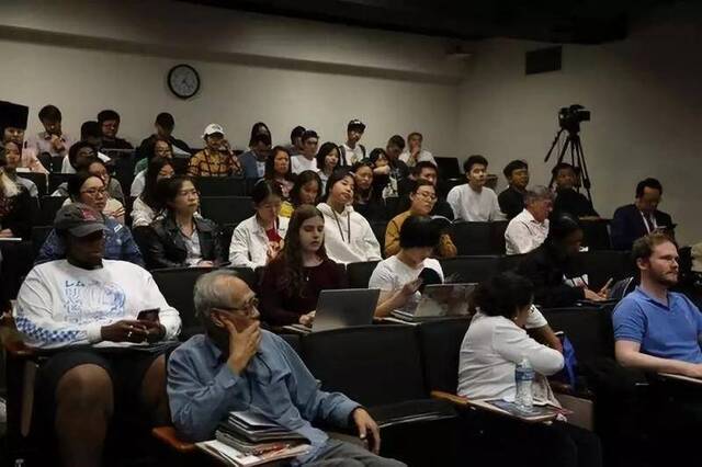 《零零后》在加州大学洛杉矶分校电影学院剧场上映并且举行映后交流会。图片由主办方提供