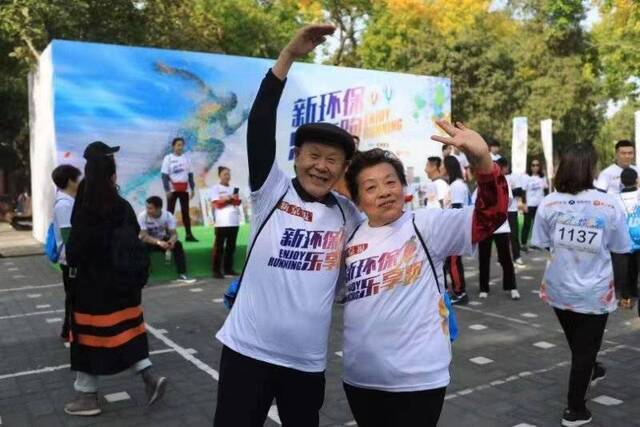 奥运冠军王丽萍领跑“乐享跑” 老人孩子齐参与