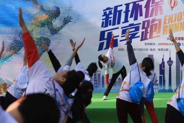 奥运冠军王丽萍领跑“乐享跑” 老人孩子齐参与