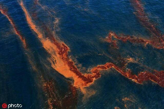  2010年5月，BP公司旗下“深水地平线”钻井平台出现漏油事故@IC Photo