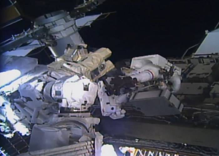 美国太空总署（NASA）完成史上首次“全女班”宇航员太空漫步任务创举特朗普致电祝贺