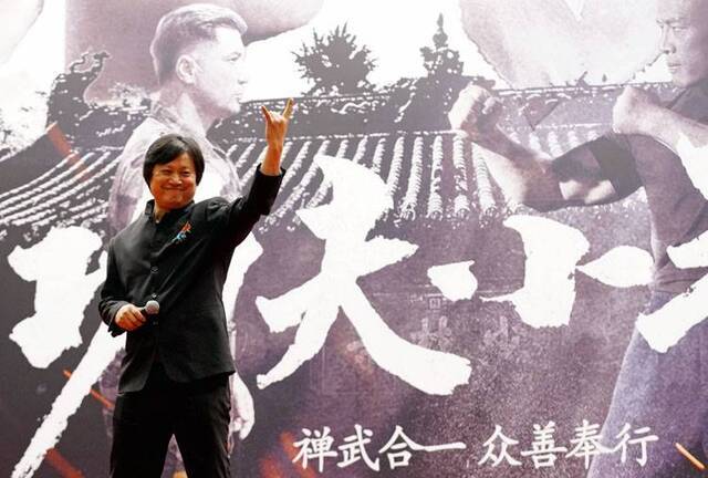 少林武术走进人民大会堂 《功夫小镇》首映 组图