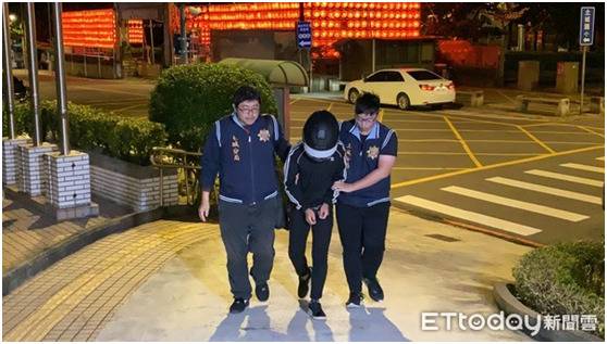 台湾一少年当警察面对空开枪 逃脱追捕后自行投案