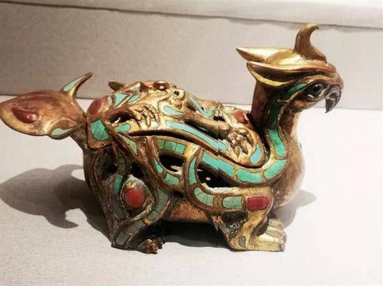 鎏金铜胎镶宝鸟形盒，汉（前202-220）供图/江上