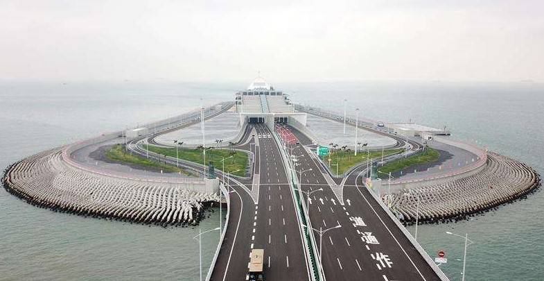 港珠澳大桥通车一周年 验放旅客1400万人次