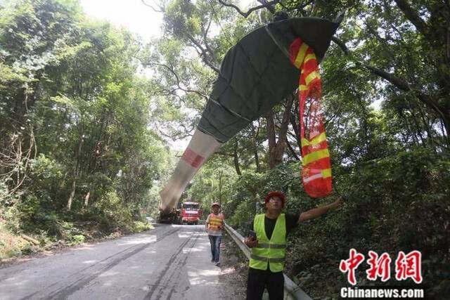 如巨兽一般的大风车咋运上崇山峻岭媒体解读图