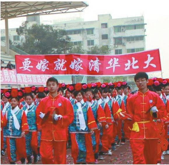 “学习使我妈快乐”，运动会标语还能再皮点？