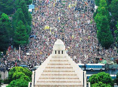 2018年12万日本民众举行反对安保法案抗议集会（资料图）