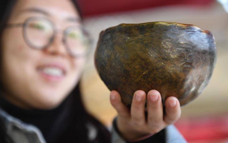 千余作品展售，大学生艺术市集在北京朝阳开市