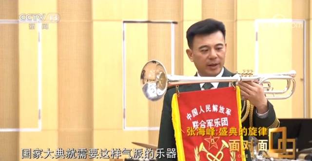 他背对长安街指挥1300人演奏56首乐曲 一秒不差