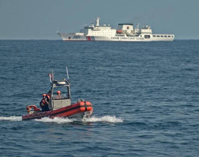 美国海岸警卫队闯入黄海 中国万吨海警船近距监视