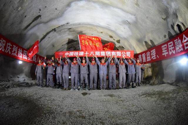 青岛地铁建设：打通“地质博物馆”