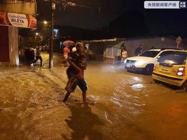 哥伦比亚暴雨引发洪水 逾8000人受灾