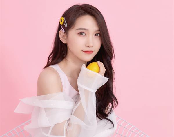  SNH48成员陆婷图自其微博