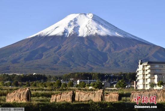 日本警方在富士山发现1具遗体 疑为直播中摔落男子