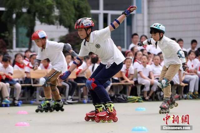 资料图：南京市后标营小学举行轮滑运动会。泱波摄