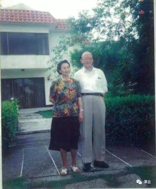 夫妻两人老年时的照片