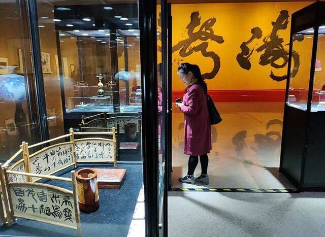 八旬艺术家“守正求新” 韩天衡书画印精品国博开展