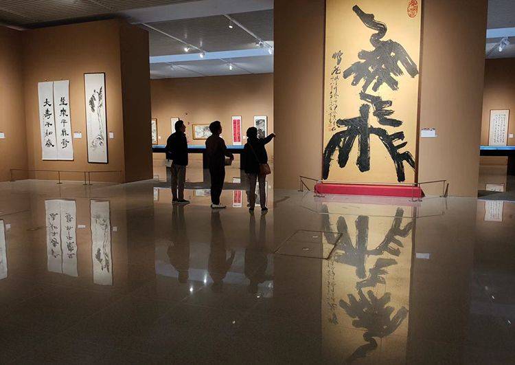 八旬艺术家“守正求新” 韩天衡书画印精品国博开展