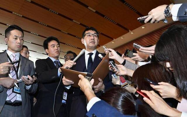 日本法务大臣因贿选丑闻辞职，安倍一周内失去两名部长