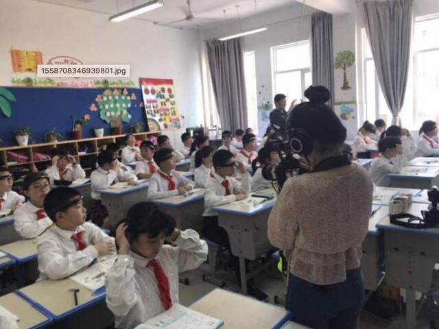 浙江一小学头环监测走神，专家称会影响学生健康人格发展