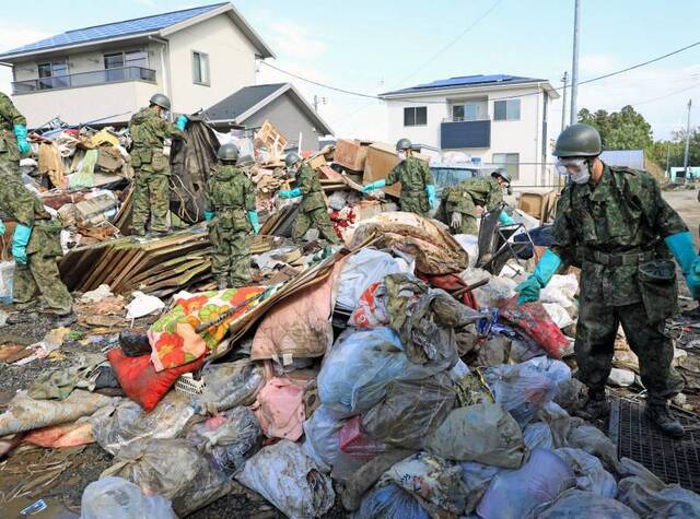 福岛郡山市水门町的垃圾山（每日新闻）