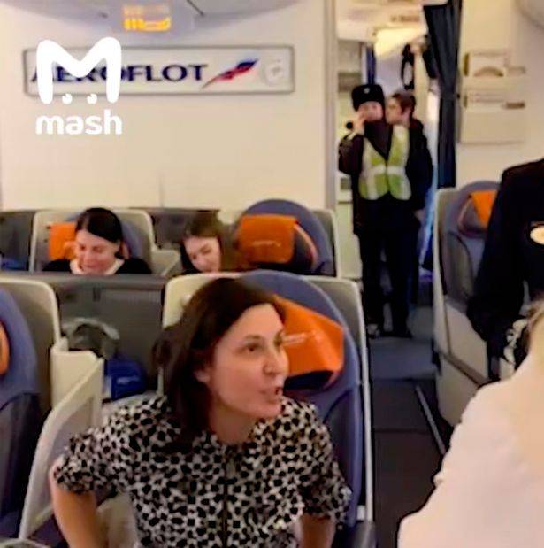 俄女演员飞机上称其他乘客“平民” 被强行下飞机