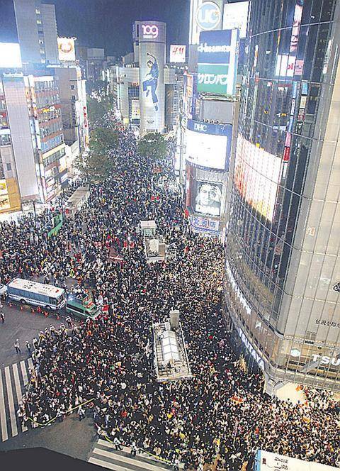 31日晚上的涩谷街头（“运动报知”网站）