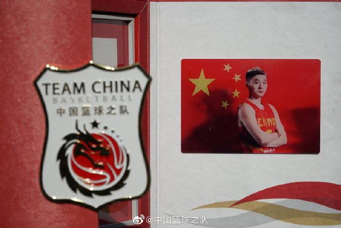 刘炜退役 姚明为其颁发“中国篮球之队磐石奖”