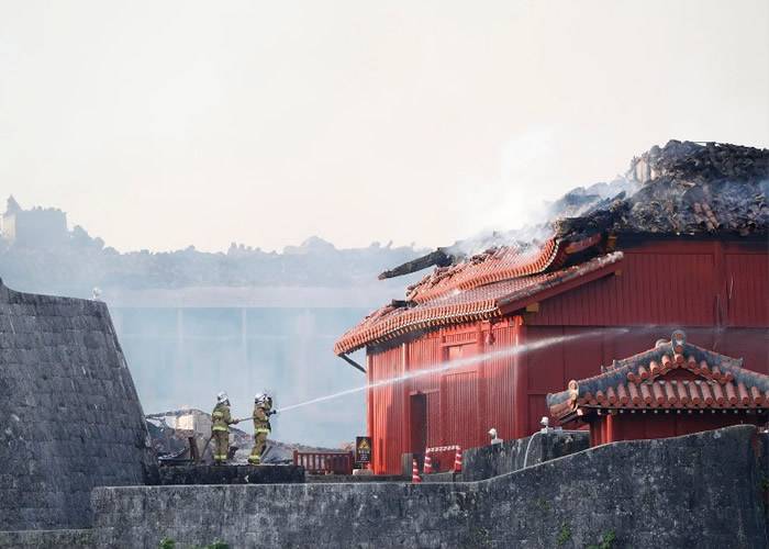 日本冲绳县那霸市的世界文化遗产首里城凌晨发生大火正殿等7建筑物全烧毁