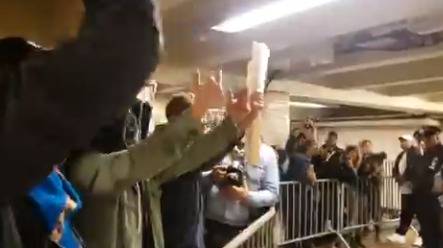 纽约爆发抗议：大批示威者逃票涌入地铁车站(图)