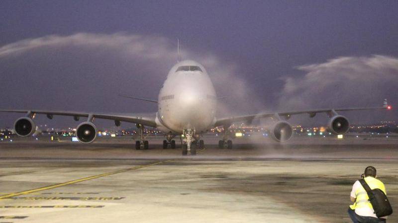 以航司波音747最后一次飞行在空中画飞机轮廓(图)