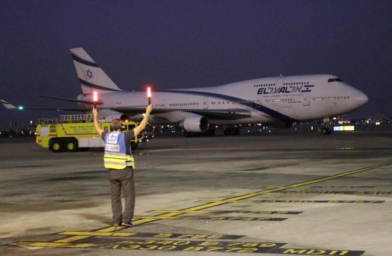 以航司波音747最后一次飞行在空中画飞机轮廓(图)