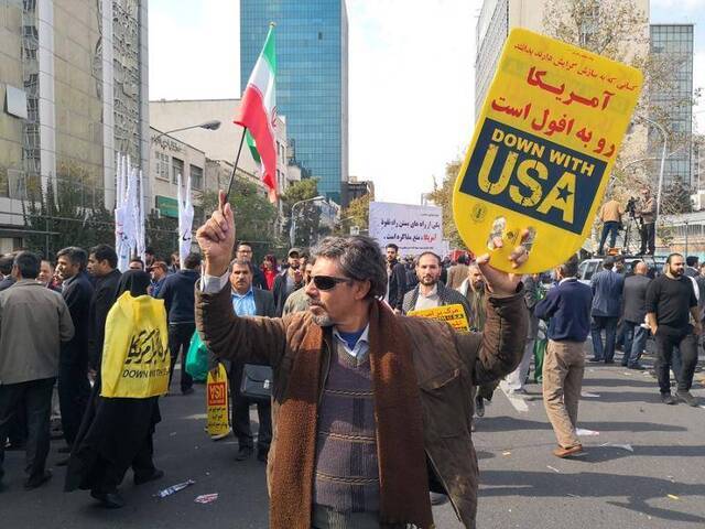 伊朗民众举行示威游行 抗议美国制裁(图)