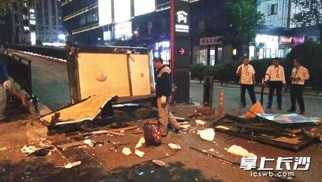 长沙共享电动汽车疑似失控撞飞4人 致1死3伤