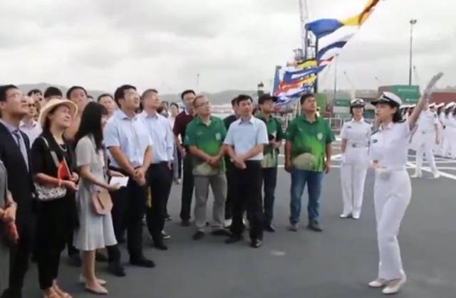 中国海军戚继光舰抵达斐济进行友好访问