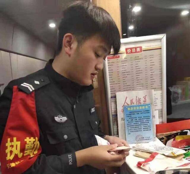 深秋时节也温暖： 大额现金遗落列车 乘警倾力快速找回